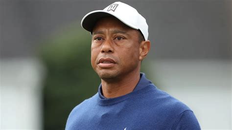 Tiger Woods se retira del US Open de golf mientras sigue recuperándose de su reciente operación